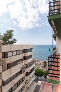 widok na ocean z budynku w obiekcie One bedroom apartment with sea views Marbella heart w Marbelli