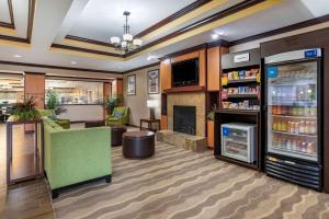 a lobby of a hotel with a bar and a fireplace at Comfort Suites in Vicksburg