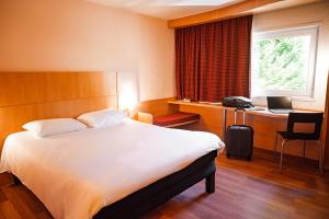 Postel nebo postele na pokoji v ubytování ibis Belfort Danjoutin