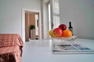 Napoje w obiekcie Chic 1BDR with shared terrace steps from Duomo by Rentopolis