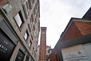 Budynek, w którym mieści się apartament