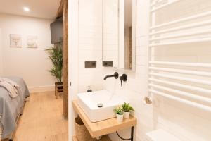 Koupelna v ubytování New Abando AC by Staynnapartments + 29 fotografií