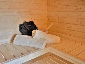 a sauna with two towels on a wooden wall at Ferienhaus Küstenhaus Wremen in Wremerbüttel