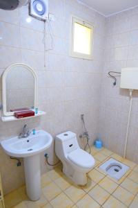 Kúpeľňa v ubytovaní العييري للشقق المفروشة حائل 3