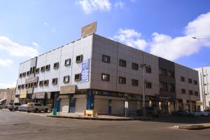 a large building on the corner of a street at العييري للشقق المفروشة حائل 3 in Hail