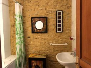 Koupelna v ubytování La Grange de Langlade