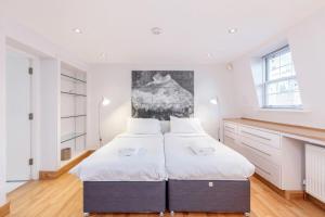 Beautiful Spacious 1BD Flat in Victoria