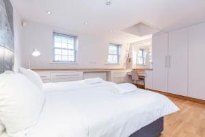 Beautiful Spacious 1BD Flat in Victoria