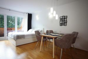 Postel nebo postele na pokoji v ubytování Apartma Prisank Kranjska Gora