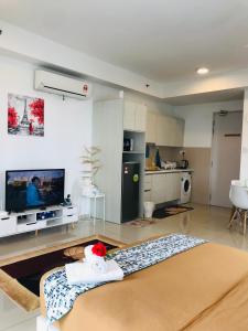 Studio I-Soho D'Gunduls Homestay by DGH I-CITY的厨房或小厨房