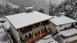 冬天的Boros Resorts Binsar