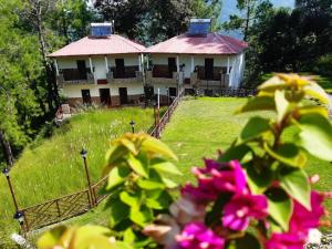 Boros Resorts Binsar外面的花园