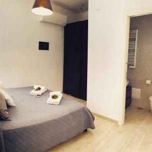 a bedroom with a bed with two towels on it at Magnolia Guest House Salerno in Salerno