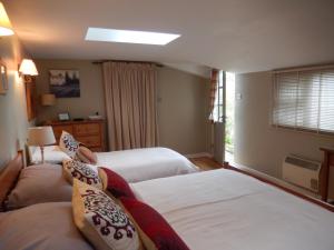 Katil atau katil-katil dalam bilik di Motts Bed & Breakfast