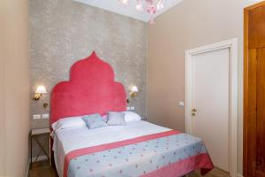 A bed or beds in a room at Hotel Villa Rosa