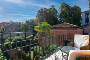 A balcony or terrace at Hotel Villa Rosa