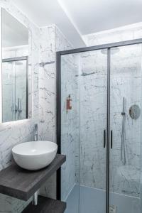A bathroom at Hotel Villa Rosa