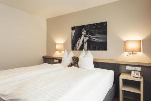 Postel nebo postele na pokoji v ubytování Hotel Johanna mitten im Ötztal