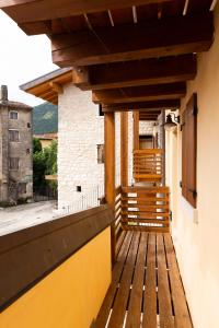 Balcony o terrace sa Albergo Diffuso Polcenigo Casa Blas