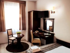 Posedenie v ubytovaní Hotel Feniks + 37 fotografií