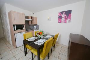 Kuchyň nebo kuchyňský kout v ubytování Villa Bellagio Amboise by Popinns