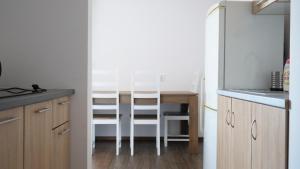 Kuchnia lub aneks kuchenny w obiekcie ESEN Apartamenty Nowy Świat