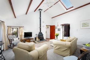 Televiisor ja/või meelelahutuskeskus majutusasutuses The Snug at Cornish Barn Holidays