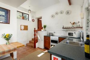 Gallery image of The Snug at Cornish Barn Holidays in Truro