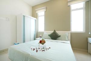 Desaru KTV Classical Elegant Style by Joyfully 2M2客房内的一张或多张床位