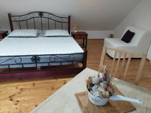 Posteľ alebo postele v izbe v ubytovaní Forest Romantic Apartment Brdy