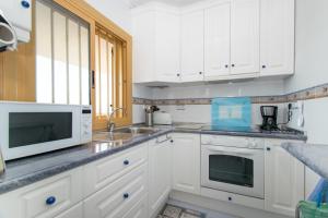 Kuchnia lub aneks kuchenny w obiekcie 105 Beach View - Alicante Holiday