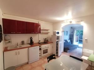 a kitchen with white cabinets and a blue couch at VERDON GRAN VALA 2 les pieds dans l'eau in Martigues +16 photos