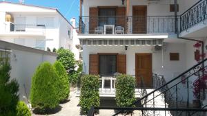 a white house with a staircase leading up to it at Villa Sophia in Ofrínion