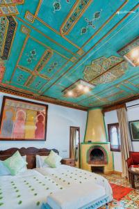 A bed or beds in a room at Casa Hassan