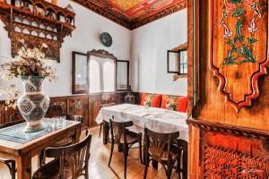 A seating area at Casa Hassan