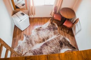 an aerial view of a living room with a rug on the floor at Pousada Café da Roça in Campos Gerais