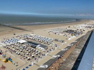 an aerial view of a beach with people and umbrellas at Penthouse Sea-Loft Blankenberge, uniek zeezicht, Luxeloft met 40m2 terras! in Blankenberge