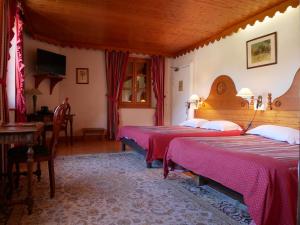 מיטה או מיטות בחדר ב-Hotel Du Parc - Manoir Du Baron Blanc