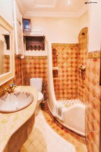 A bathroom at Casa Hassan