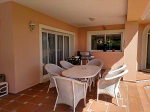 Posedenie v ubytovaní Casa La Familia
