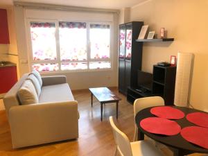 a living room with a couch and a table at Apartamentos Noluna in Segovia
