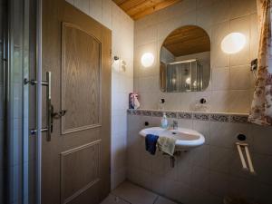 Vonios kambarys apgyvendinimo įstaigoje Hotel- Pension Oechsner