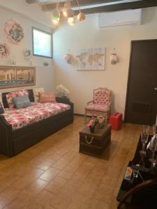 The Suites & Vintage Apartment at Casa Of Essence in heart of Old San Juan客房内的一张或多张床位