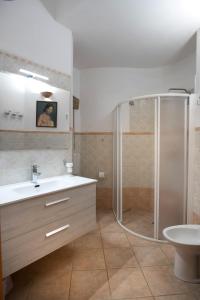 A bathroom at Magico Salento 1/2/3