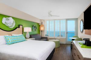 Foto da galeria de Bellwether Beach Resort em St. Pete Beach