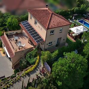 Bazén v ubytování Holiday Home Cardona nebo v jeho okolí