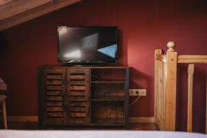 TV a/nebo společenská místnost v ubytování Casa Rosales ( Posada Rural)