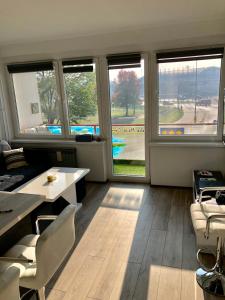 Bazén v ubytovaní Treba Malo Odmorit - Self check-in option, Family Room, PS4 Pro, Free parking alebo v jeho blízkosti + 37 fotografií