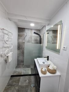 Kylpyhuone majoituspaikassa City Centre Apartment Setubal