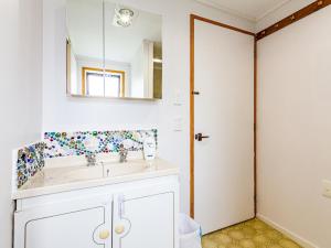a bathroom with a sink and a mirror at Green Gables Raetihi - Ohakune Holiday Home in Raetihi +14 photos
